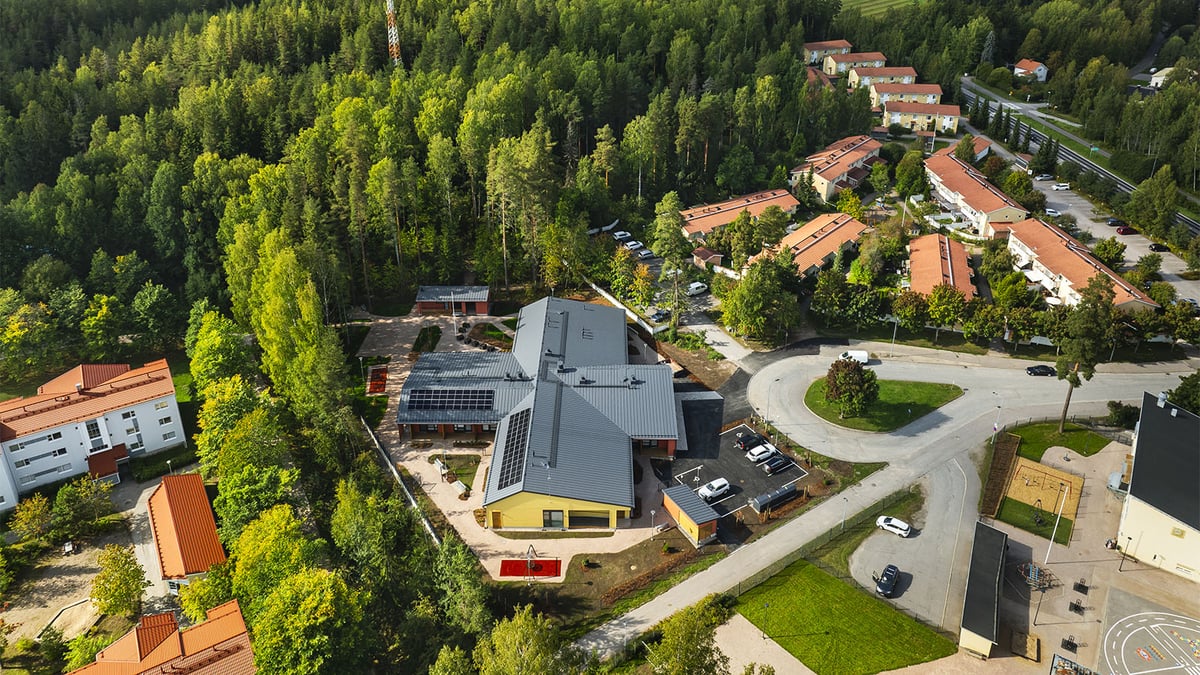 Hoivarakentajien ensimmäinen A-energialuokan hirsipalvelukoti otettiin käyttöön Vantaalla